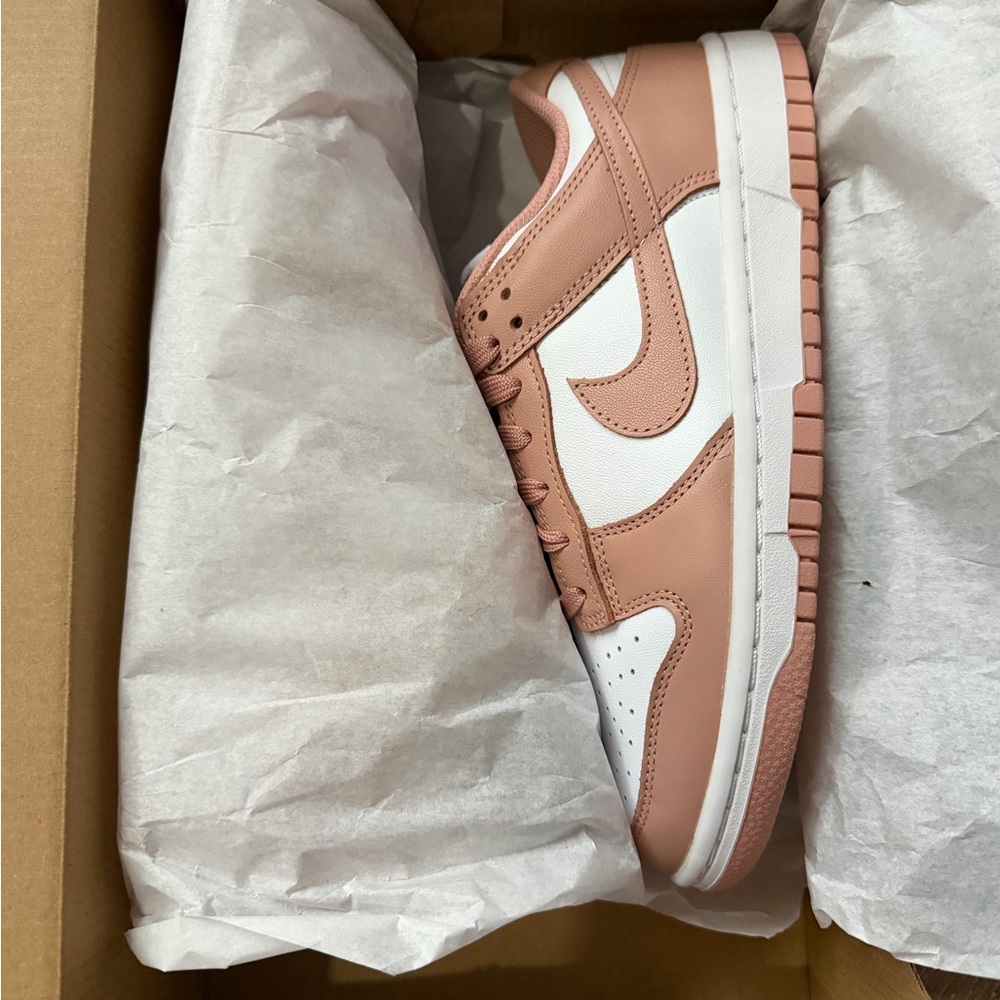 Nike Women's Dunk Low Size 7.5 - Picture 4 of 6